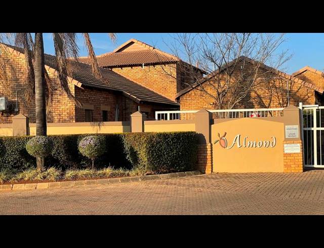 2 BEDROOM SIMPLEX FOR SALE IN MONAVONI